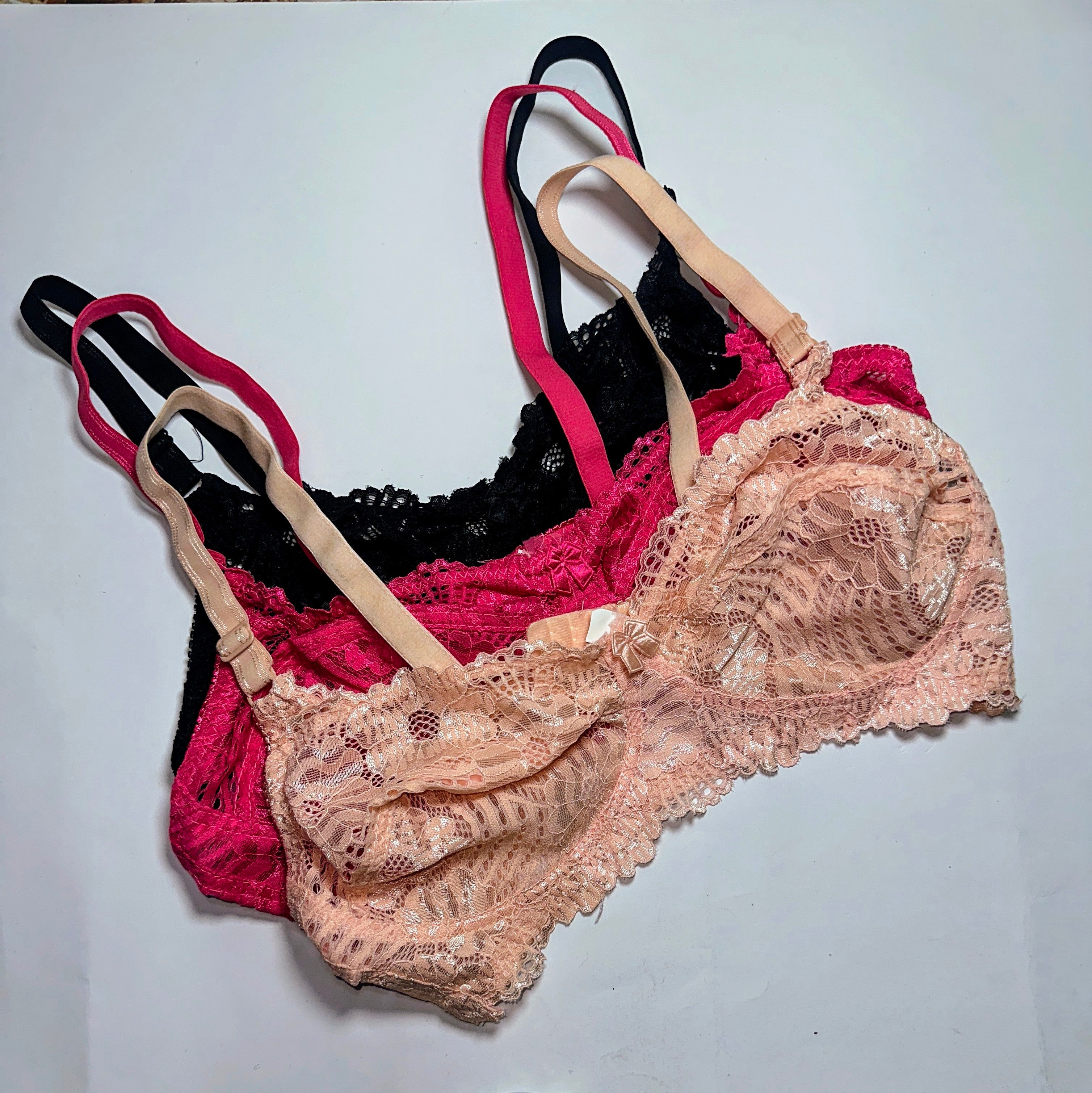 The Scalloped Floral Lace Bralette - 3 Colors The Scalloped Floral Lace Bralette - 3 Colors