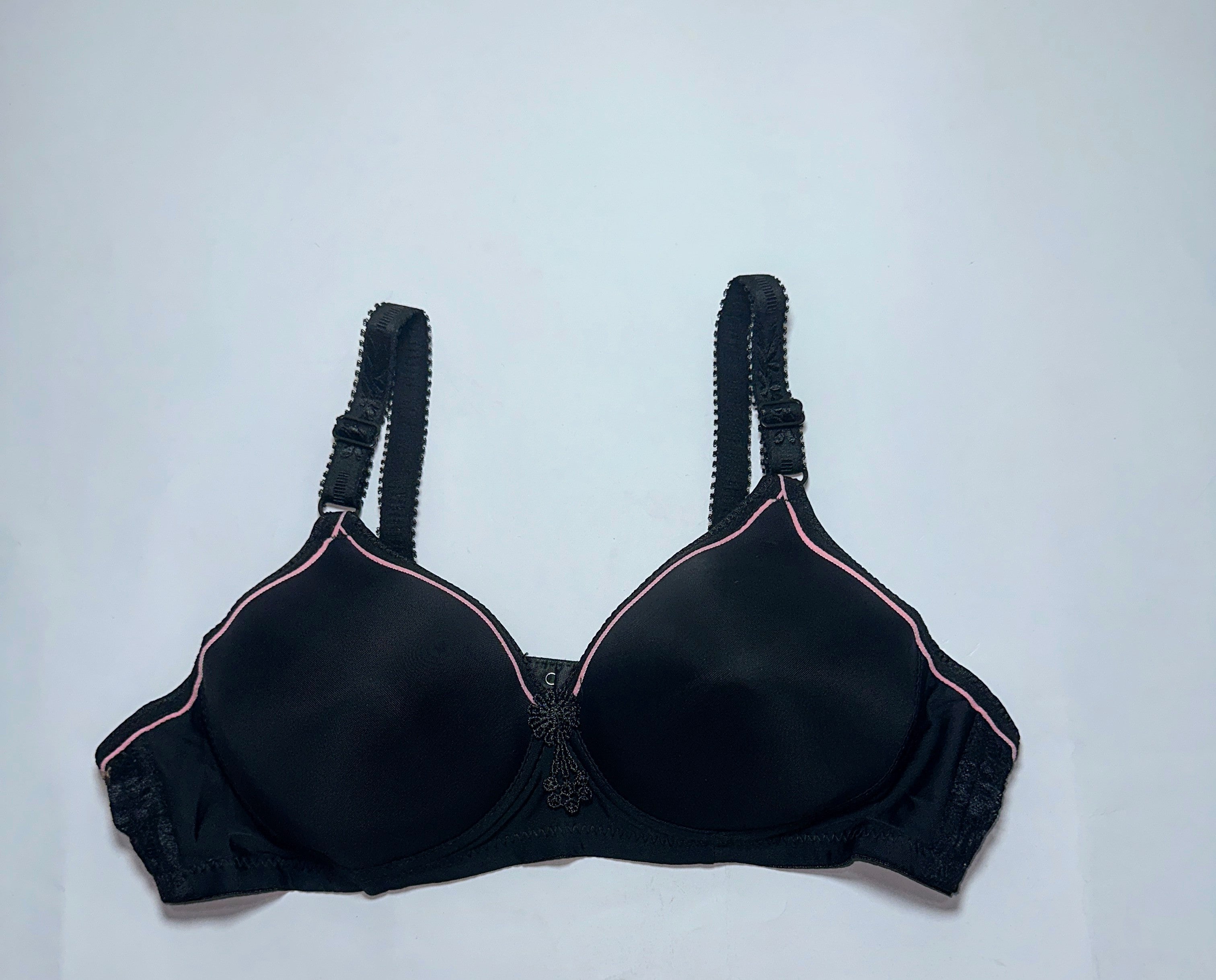 The Contrast Piping Contour Bra - Available in 5 Colors The Contrast Piping Contour Bra - Available in 5 Colors
