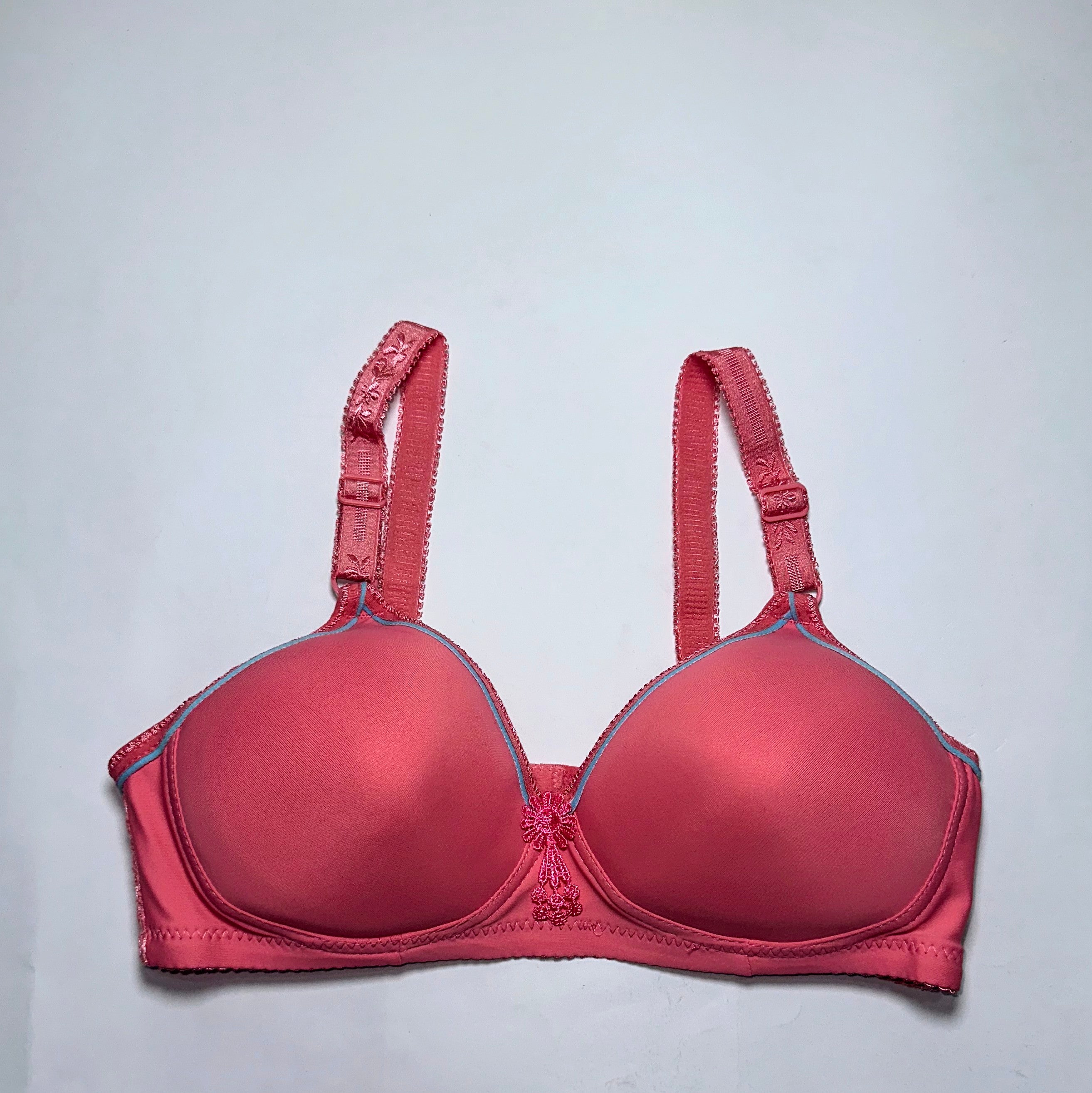 The Contrast Piping Contour Bra - Available in 5 Colors The Contrast Piping Contour Bra - Available in 5 Colors