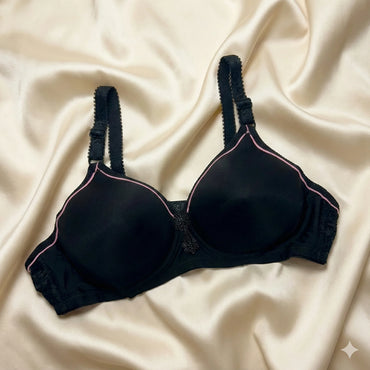 Modern Contrast Trim Push-Up Bra – Smooth Cup with Lace Wings